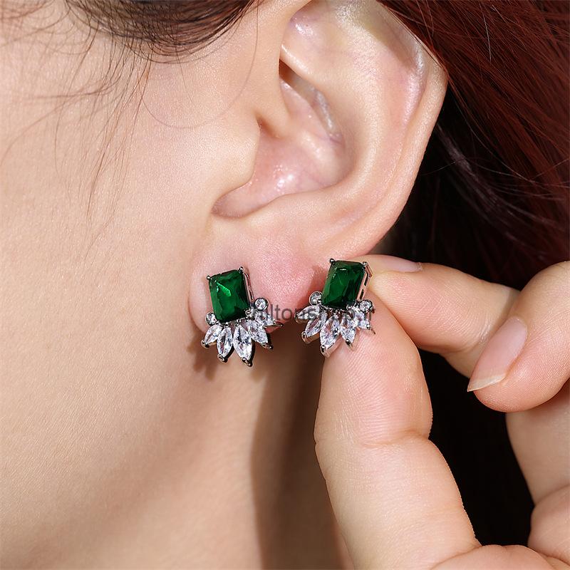 گوشواره نگین سنگی